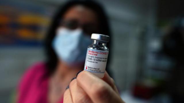 Moderna considera de que las mutaciones observadas en la variante son "preocupantes"