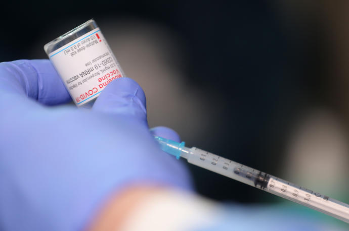 Las primeras pruebas demuestran que la nueva vacuna es más efectiva contra ómicron