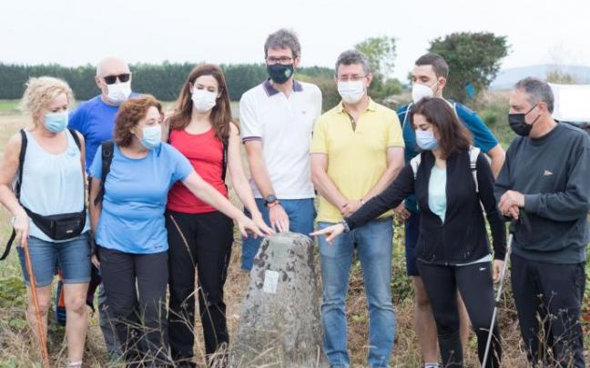 Foto de familia del alcalde con parte de la Corporación en la visita de este lunes. Foto de familia del alcalde con parte de la Corporación en la visita de este lunes.