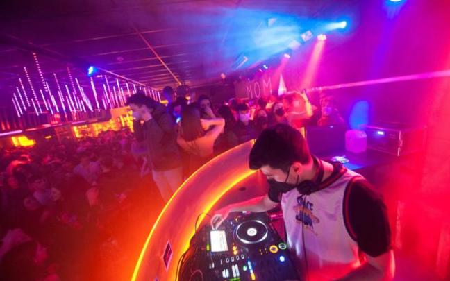 La sala Moma, ubicada en la calle Rodríguez Arias, de Bilbao, completó su aforo la noche del pasado viernes tras un mes y medio de cierre por las restricciones.