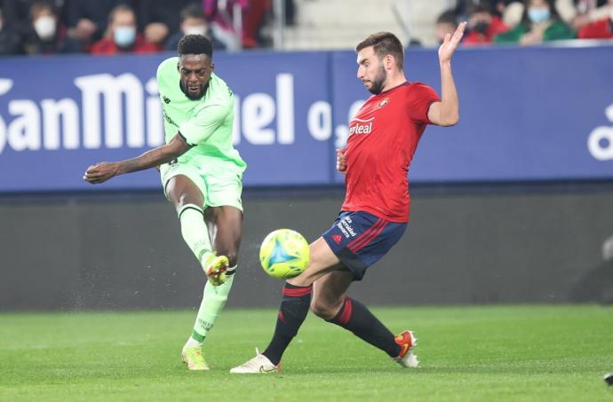 Iñaki Williams y Jon Moncayola, en el partido de esta temporada en El Sadar.