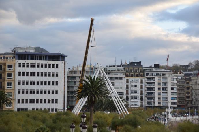 Empieza la instalación de la noria en Alderdi Eder