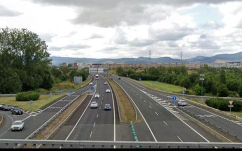 La impactante imagen del antes y después de las inundaciones en la entrada a Vitoria
