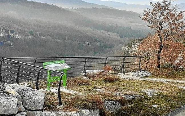 Vista del mirador del barranco de Igoroin, uno de los grandes atractivos naturales de Montaña Alavesa.