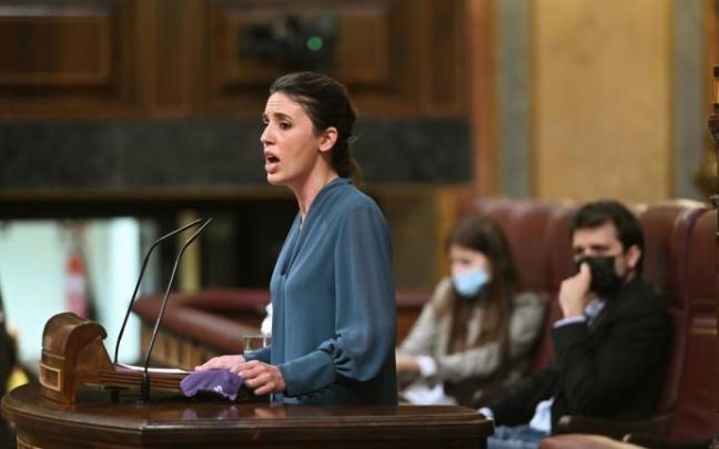 La ministra de Igualdad, Irene Montero, en su intervención en la tribuna del Congreso. La ministra de Igualdad, Irene Montero, en su intervención en la tribuna del Congreso.