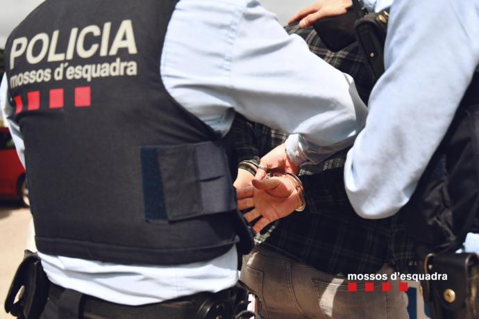 Imagen de archivo de una detención practicada por los Mossos d'Esquadra