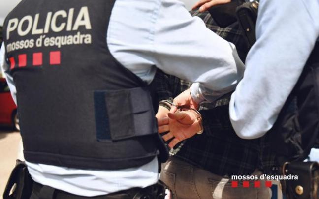 Imagen de archivo de una detención practicada por los Mossos d'Esquadra