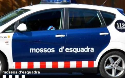 Dos niños muertos y ocho heridos en un choque frontal en Girona Dos niños muertos y ocho heridos en un choque frontal en Girona