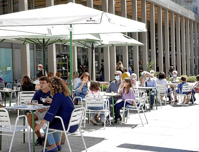 La terraza de un establecimiento hostelero en el centro de la capital alavesa. Foto: Pilar Barco