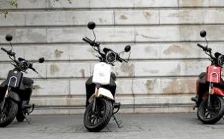 Las tres nuevas versiones del modelo E7 plus, que en breve estarán a la venta.