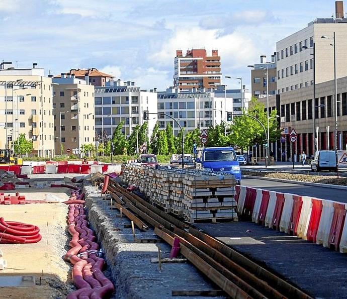 Obras del tranvía en Salburua. Foto: Jorge Muñoz