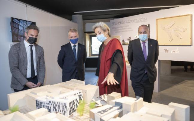Los procesos creativos de Carme Pinós inauguran la Bienal Internacional de Arquitectura de Euskadi.