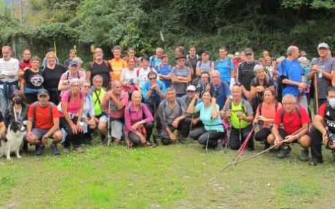 80 pertsona baino gehiagok parte hartu zuten ibilbideko uneren batean Basauriko mugarrietatik.