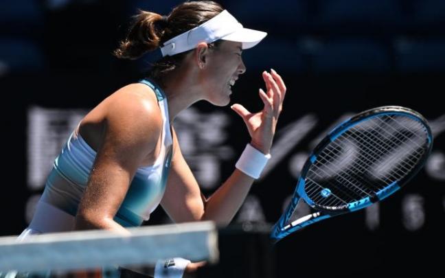 Garbine Muguruza se lamenta durante su partido ante Alize Cornet.