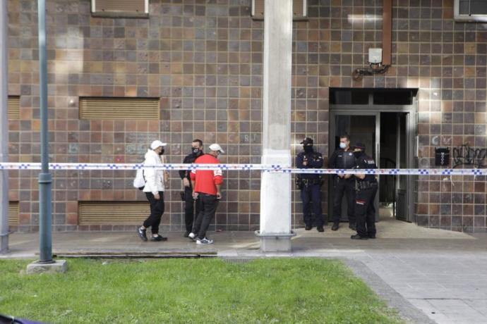 Una mujer es asesinada en Sansomendi por su pareja.