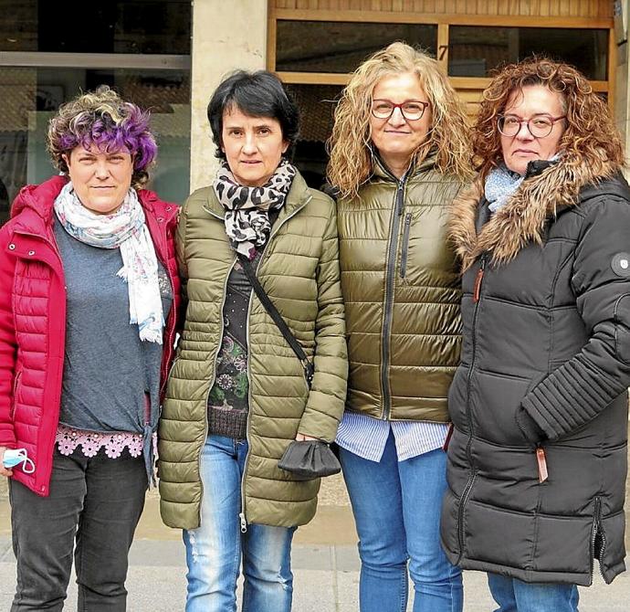 Cuadrado, Arsuaga, Sánchez y Etxaniz, debajo de la sede de CCOO.