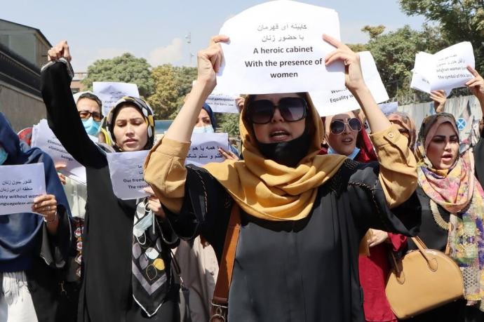 Manifestación de mujeres afganas para exigir sus derechos y su participación en el futuro Gobierno.