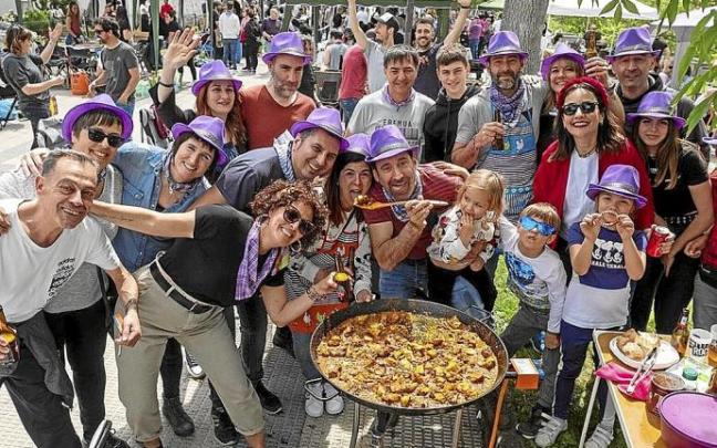 Multitudinarios calderetes en el tercer día de fiestas de la Txantrea Multitudinarios calderetes en el tercer día de fiestas de la Txantrea