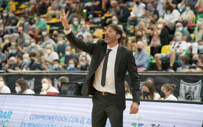 El entrenador del Surne Bilbao Basket, Álex Mumbrú