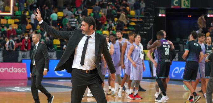 El entrenador del Bilbao Basket, Álex Mumbrú.