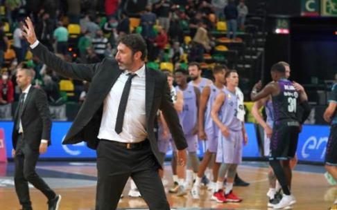 El entrenador del Bilbao Basket, Álex Mumbrú.