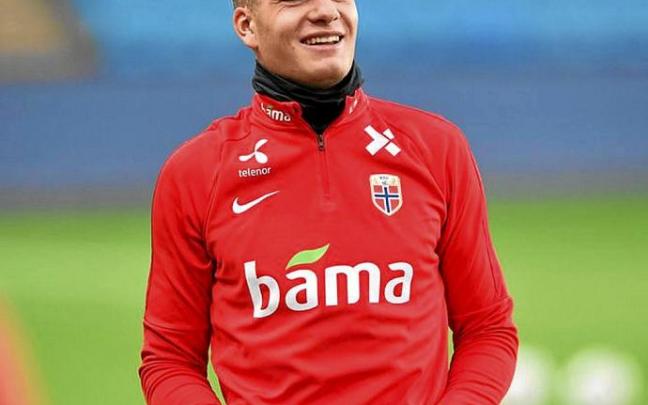 Alexander Sorloth, durante un entrenamiento con la selección de Noruega. Foto: N.G.