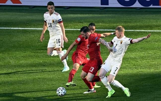 Imagen de un partido entre Dinamarca y Bélgica.