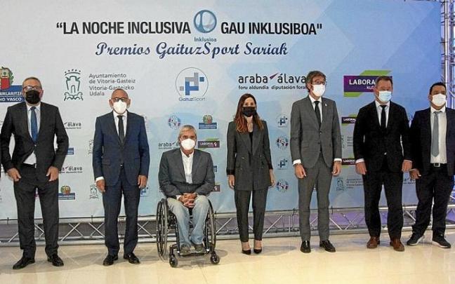 El Club Atletismo Bertako Javi Conde, con su patrocinador Iban Sánchez.