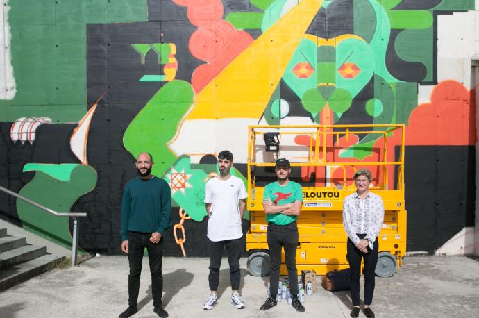 Un gran mural en Etxabakoitz norte recrea la Pamplona del futuro