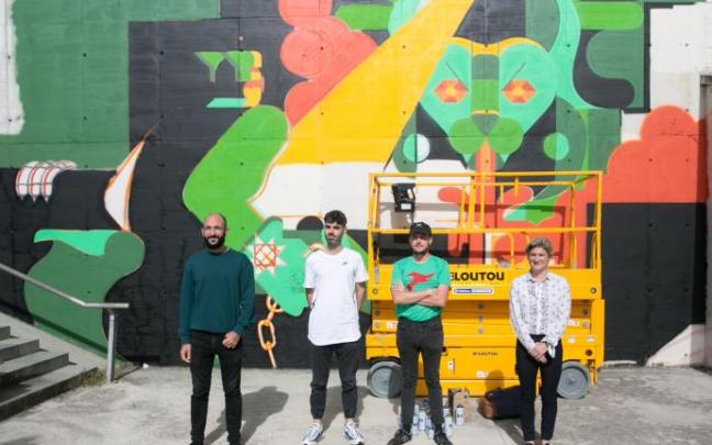 Un gran mural en Etxabakoitz norte recrea la Pamplona del futuro Un gran mural en Etxabakoitz norte recrea la Pamplona del futuro
