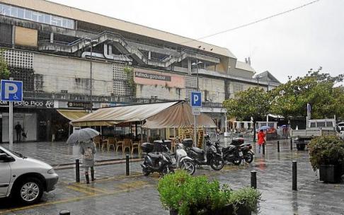 La fachada trasera de Artaleku, vista desde la calle Luis Mariano, donde irá el mural. Foto: N.G.