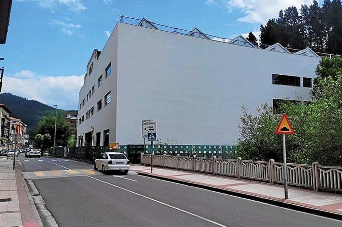 La fachada oeste del edificio de Kulturola se vestirá con un mural.