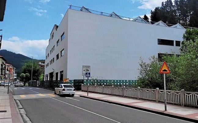 La fachada oeste del edificio de Kulturola se vestirá con un mural. La fachada oeste del edificio de Kulturola se vestirá con un mural.