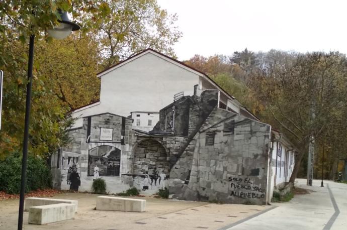 Imagen del mural con la pintada