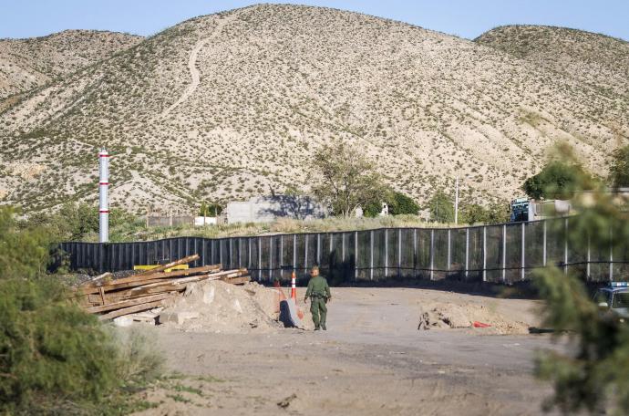 Imagen del muro construido en la frontera entre EE.UU. y México