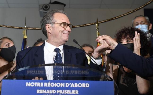 El conservador Renaud Muselier recibe las felicitaciones tras conservar la presidencia de Provenza-Alpes-Costa Azul. El conservador Renaud Muselier recibe las felicitaciones tras conservar la presidencia de Provenza-Alpes-Costa Azul.