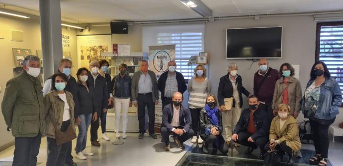 A la inauguración de la vitrina o sala de exposición acudieron promotores de la iniciativa y agentes conómicos y turísticos.