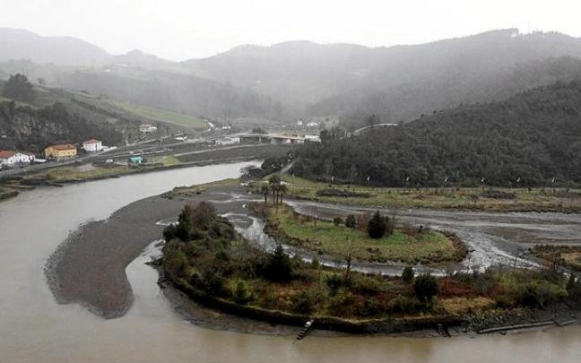 Vista de la ría y la marisma de Deba. Foto: J.Leon