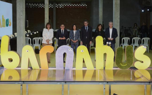 El grupo motor del programa piloto Barnahus se reúne en el local que acogerá el servicio.