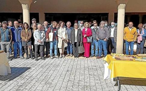 Presentación ayer del proyecto e imagen de Alimentos de Tierra Estella, en el patio de las Bodegas Quaderna Vía en Igúzquiza.