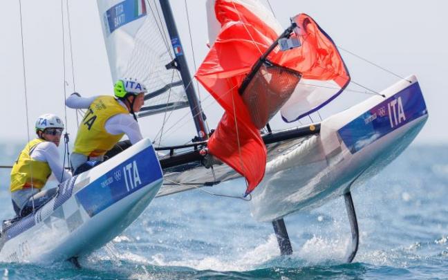 Ruggero Tita y Caterina Banti de Italia compiten durante el nacra 17.
