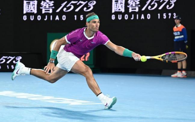Nadal, durante su enfrentamiento contra Karen Khachanov. Nadal, durante su enfrentamiento contra Karen Khachanov.