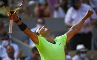 Rafael Nadal victorioso. Rafael Nadal victorioso.