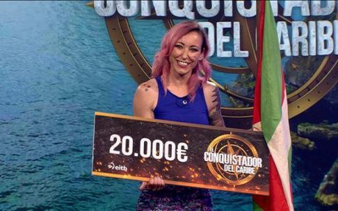 Nahia Valencia ondea la ikurriña tras proclamarse campeona Nahia Valencia ondea la ikurriña tras proclamarse campeona