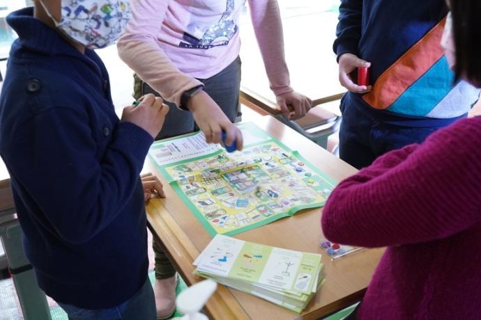 Visita a un centro donde se aplica el programa coeducativo Nahiko de Emakunde