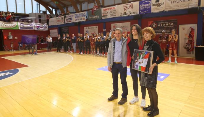 Naiara Diez estuvo acompañada por sus padres y toda la familia del Lointek Gernika.