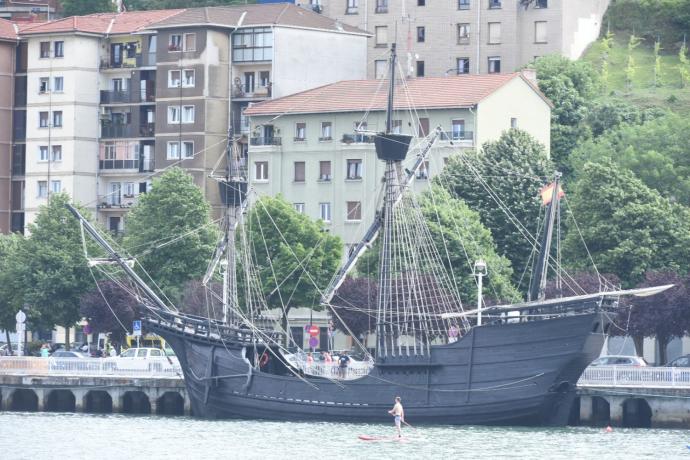 Llegan las primeras embarcaciones al museo Rialia de Portugalete.