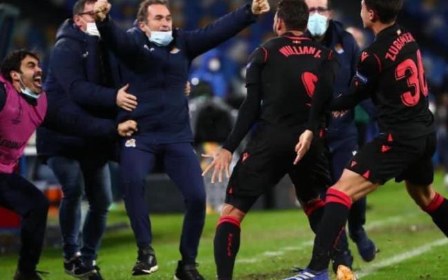 Zubimendi e integrantes del banquillo realista celebran el gol de Willian José en Nápoles. Zubimendi e integrantes del banquillo realista celebran el gol de Willian José en Nápoles.