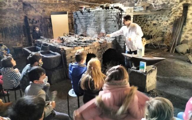 La teatralidad es una parte importante de la narración de los cuentos, que deben ser divertidos.