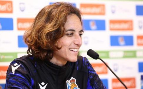 Una sonriente Natalia Arroyo en la rueda de prensa de esta mañana en Zubieta